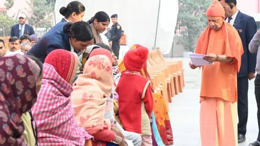 महाशिवरात्रि पर अनुष्ठान के बीच गोरखपुर में सीएम योगी का जनता दर्शन: बोले- चिंता मत करें, हर समस्या का होगा समाधान