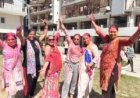 MDDA एचआईजी कॉलोनी में रंगारंग होली कार्यक्रम, खूब उड़ा अबीर-गुलाल