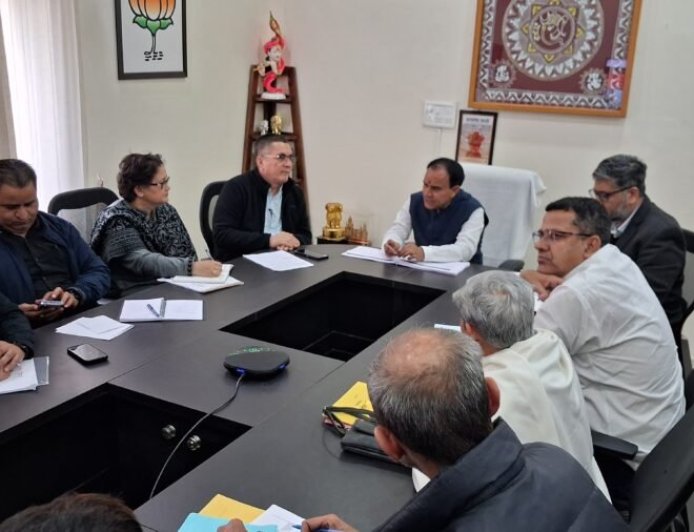 प्रत्येक जनपद में स्थापित होंगे मॉडल सहकारिता गांव – डॉ. धन सिंह रावत