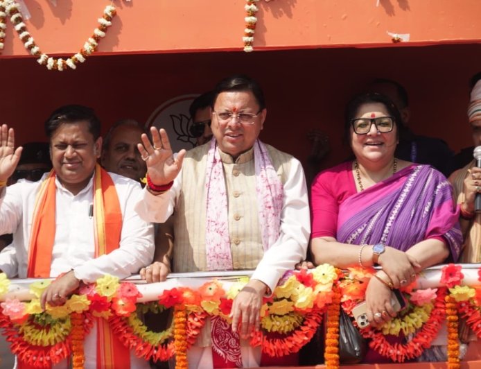 पश्चिम बंगाल में दहाड़े उत्तराखंड के धाकड़ धामी, बोले- युवाओं को कर्मवीर नहीं, भत्तावीर बना रही ममता सरकार