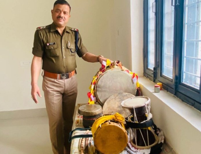 लोकगीतों से जागरूकता का संदेश दे रहे सब इंस्पेक्टर अनूप नयाल,