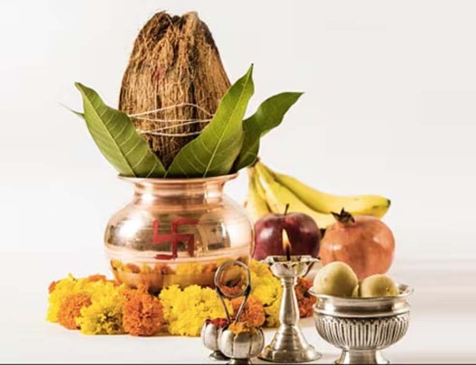 नारियल के आसान उपायों से दूर करें कर्ज की समस्या, चौंकाने वाले हैं फायदे