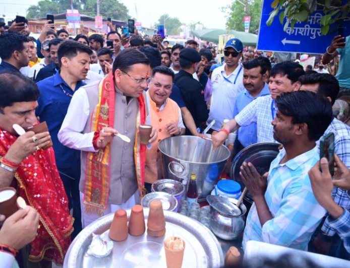 बुलडोजर से भी हुआ भव्य स्वागत, सड़कों पर उमड़ा जनसैलाब!