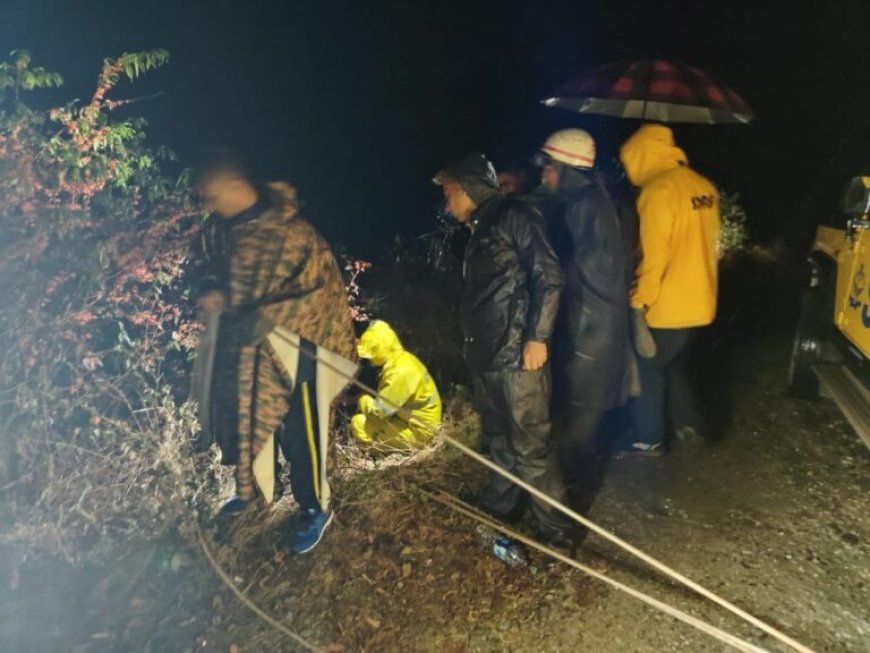 देहरादून, मसूरी क्षेत्रान्तर्गत हाथीपांव के पास एक वाहन दुर्घटनाग्रस्त, एसडीआरएफ, उत्तराखंड ने किया 02 का रेस्क्यू