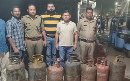 डीएम सविन बंसल के निर्देशन में काली बस्ती सहस्त्रधारा रोड पर छापेमारी; 7 सिलेंडर जब्त