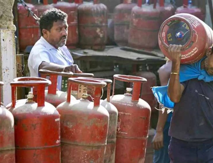 बिना राशन कार्ड भी मिलेगा गैस सिलेंडर! प्रवासी, मजदूर और छात्रों को बड़ी राहत