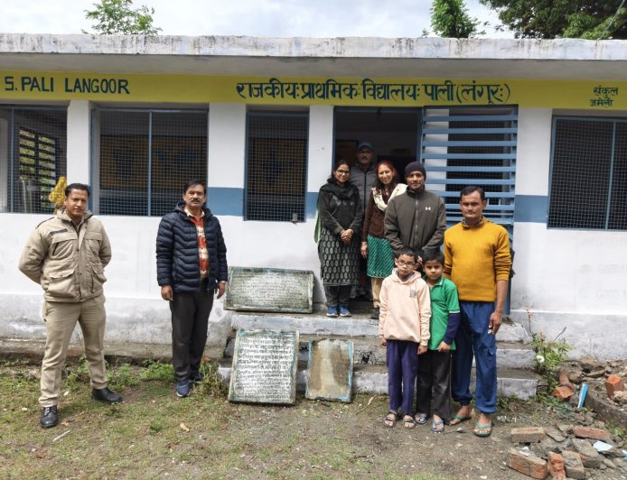 पौड़ी गढ़वाल : प्राथमिक विद्यालय पाली लंगूर में मिले ऐतिहासिक शिलालेख, जांच के लिए पुरातत्व विभाग की टीम सक्रिय