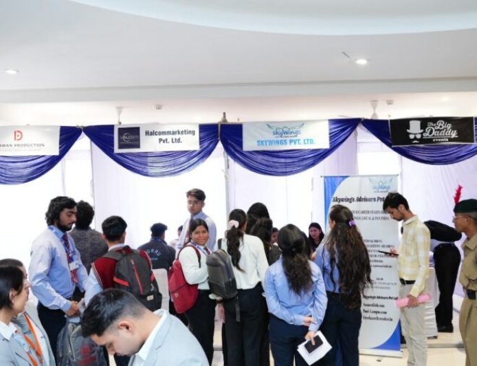 एसजीआरआरयू जॉब उत्सव 4.0 में 200 छात्र-छात्राओं को शानदार प्लेसमेंट, 35 प्रतिष्ठित कंपनियों की मौजूदगी, लाखों के पैकेज पर चयन