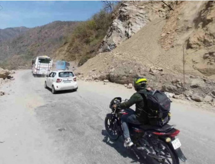 Chamoli: चारधाम यात्रा के लिए ग्रीन कार्ड बनाने का काम शुरू, वाहन चालकों के लिए लगाया गया अलग काउंटर