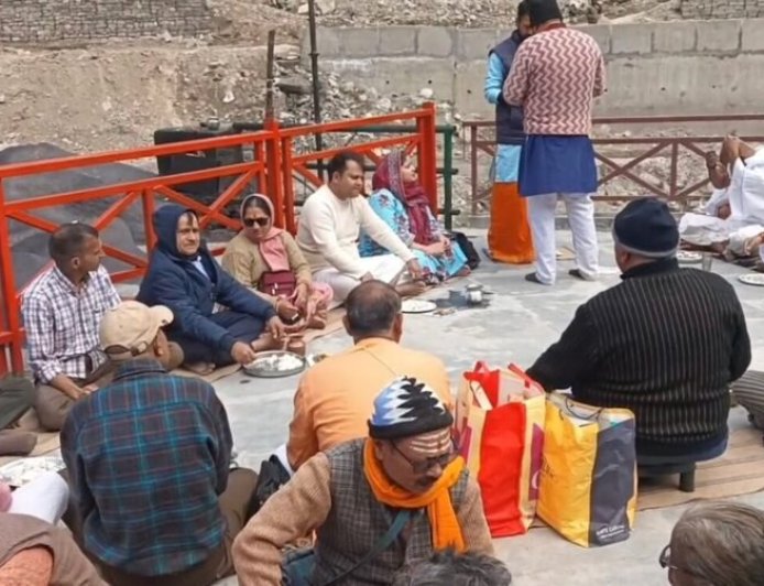 ब्रह्म कपाल में शुरू हुआ पिंडदान