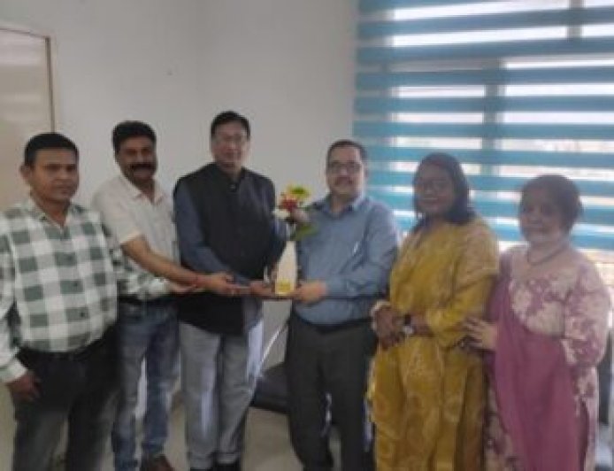 उपनिदेशक पद पर पदोन्नति पर बद्री चंद्र नेगी का भव्य स्वागत, लघु समाचारपत्र एसोसिएशन ने दी शुभकामनाएं