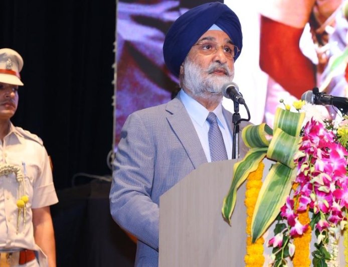 अनुकूलनशील, समाधानोन्मुख और मूल्यों से जुड़कर समाज में करें योगदान : संधू