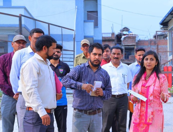 डीएम स्वाति एस. भदौरिया ने शशिधर भट्ट स्पोर्ट्स स्टेडियम का किया निरीक्षण, व्यवस्थाओं में सुधार के लिए दिए सख्त निर्देश
