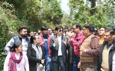 कृष्णापुर में भूस्खलन व बोल्डरों से निपटने के लिए कुमाऊं आयुक्त ने किया स्थलीय निरीक्षण