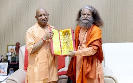 मुख्यमंत्री योगी आदित्यनाथ और परमार्थ निकेतन अध्यक्ष स्वामी चिदानन्द सरस्वती की लखनऊ में दिव्य भेंट