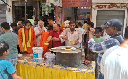 मेरठ में हिंदू महासभा ने मनाई नाथूराम गोडसे की जयंती, 201 किलो का भोग लगाया