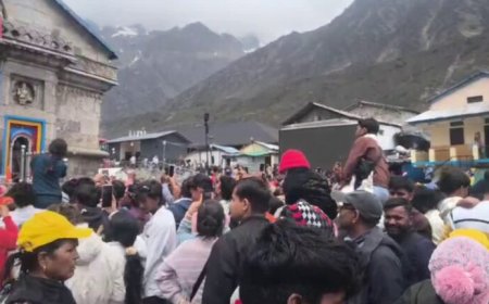 केदारनाथ धाम में कंधों में चढ़कर बनाई जा रही रील, BKTC और प्रशासन पर उठ रहे सवाल