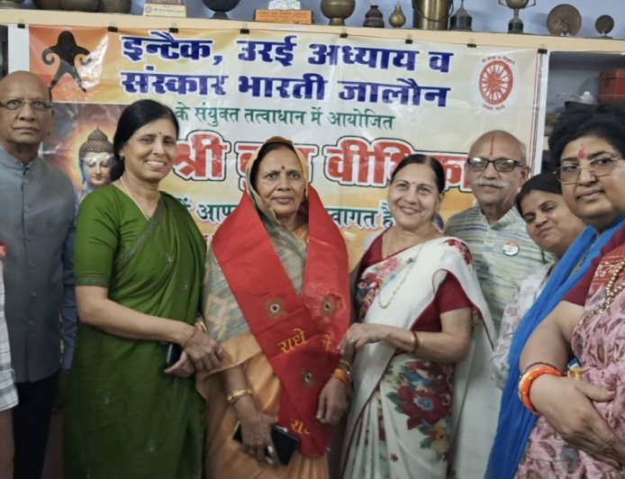 उरई में अनूठी ‘श्री बुद्ध वीथिका’ का भव्य शुभारंभ‌ : श्रीमती संध्या पुरवार व हरी मोहन पुरवार के दुर्लभ संग्रह को सभी ने सराहा