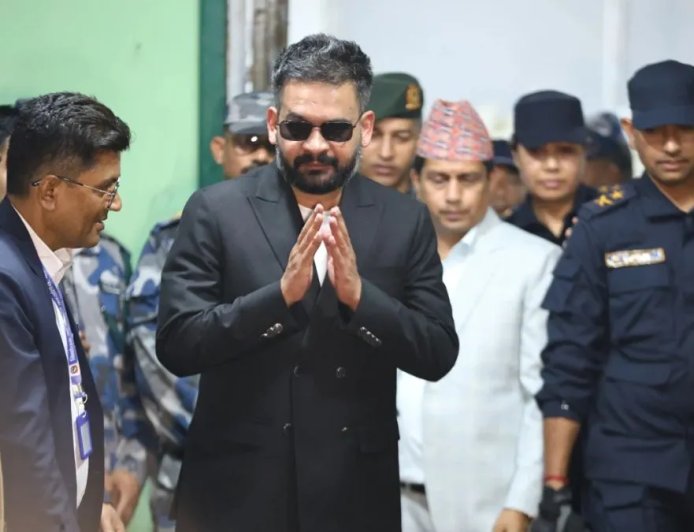 नेपाल का बड़ा आर्थिक प्रयोग: एक महीने में दो बार सैलरी देने का फैसला, सुस्त अर्थव्यवस्था को रफ्तार देने की कोशिश