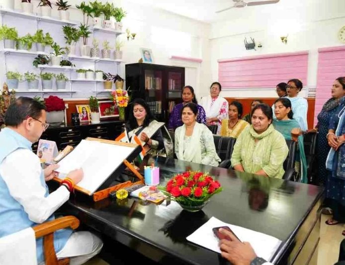 सीएम धामी से मिला आंगनबाड़ी कार्यकत्रियों का प्रतिनिधि मंडल, आश्वासन पर हड़ताल स्थगित