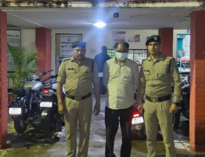 ‘माननीय’ बनाने के सपने दिखाता था शातिर ठग, पुलिस ने किया गिरफ्तार, उगले चौंकाने वाले राज