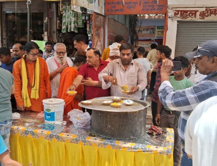 मेरठ में हिंदू महासभा ने मनाई नाथूराम गोडसे की जयंती, 201 किलो का भोग लगाया