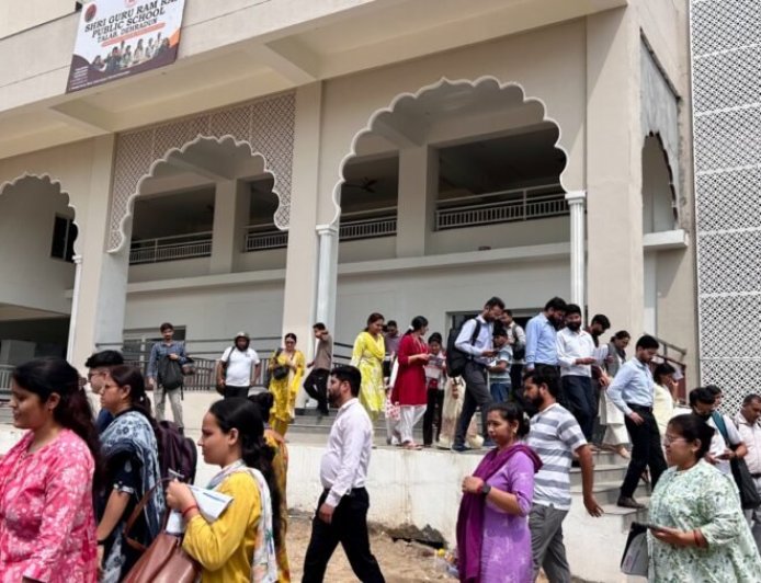 एसजीआरआर एजुकेशन मिशन की मेगा शिक्षक चयन प्रक्रिया में दिखा युवाओं का उत्साह, उत्तर भारत के विभिन्न राज्यों से अभ्यर्थियों ने किया प्रतिभाग