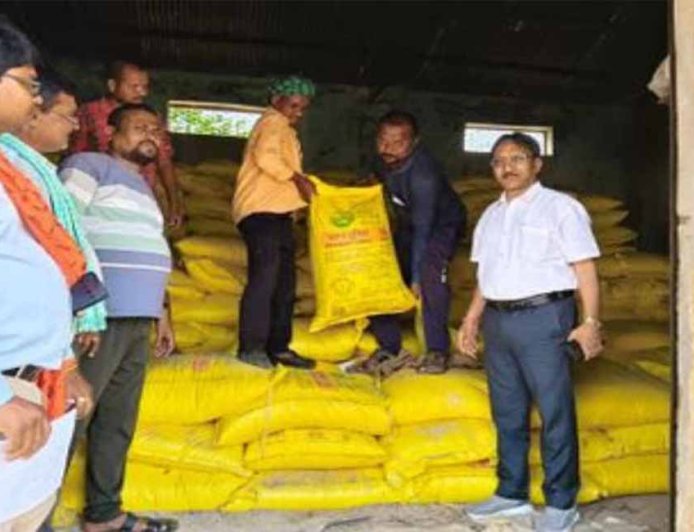 छत्तीसगढ़ में नकली खाद पर बड़ी कार्रवाई, कृषि विभाग ने 180 क्विंटल अमानक खाद किया जब्त, दुकानदारों में मचा हड़कंप
