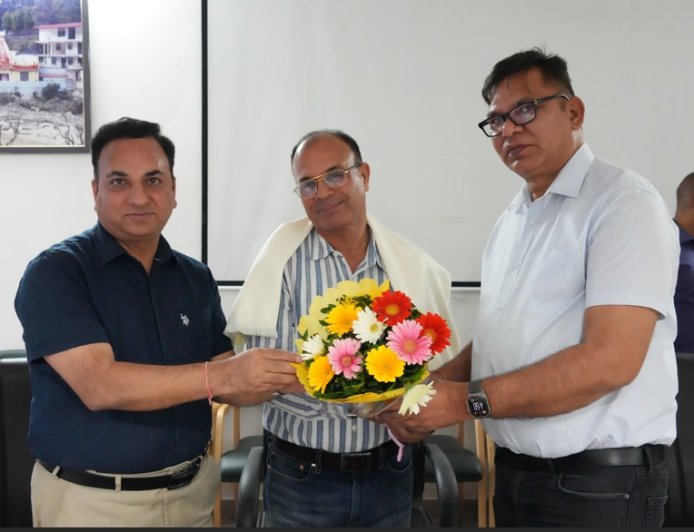 समर्पण, सादगी और सेवा का चार दशकों का सफर हुआ पूर्ण : सहायक निदेशक ललिता प्रसाद भट्ट को सूचना विभाग ने दी भावभीनी विदाई
