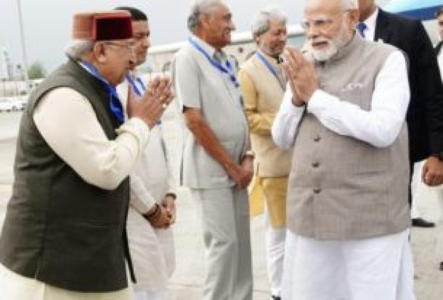 चारधाम यात्रियों का हेलीकॉप्टर 11 हजार वोल्ट की हाईटेंशन लाइन में उलझा, पायलट ने खेत में कराई इमरजेंसी लैंडिंग