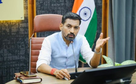 ड्रॉपआउट बालिकाओं को शिक्षा की मुख्यधारा से जोड़ने के लिए चलेगा विशेष अभियान, डीएम डॉ. आशीष चौहान ने दिए निर्देश