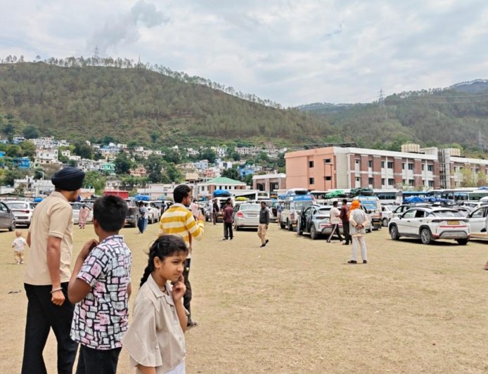 मौसम अलर्ट के बीच यात्रियों की सुरक्षा को प्राथमिकता, श्रीनगर में बनाए गए सुरक्षित होल्डिंग स्थल