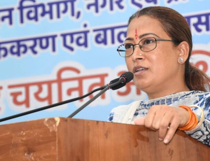 उत्तराखंड: मुख्यमंत्री आवास में नियुक्ति पत्र वितरण समारोह, 88 आंगनबाड़ी कार्यकर्ताओं को मिली पदोन्नति