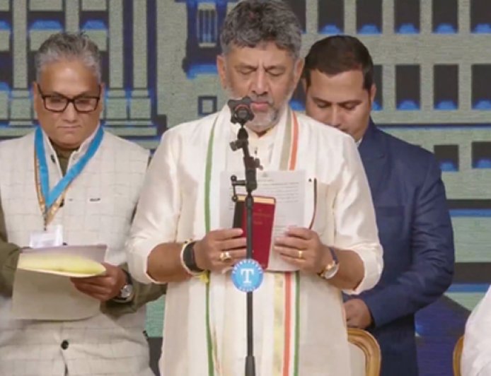 कर्नाटक को मिला नया नेतृत्व, डीके शिवकुमार ने 25वें मुख्यमंत्री के रूप में संभाली कमान
