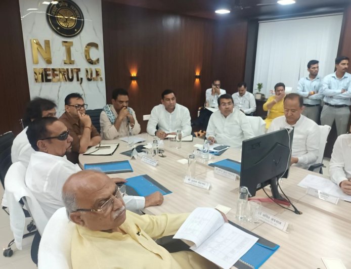 केंद्र सरकार के 12 वर्ष : मेरठ प्रभारी मंत्री असीम अरूण ने कार्यक्रम के तैयारियों की समीक्षा की