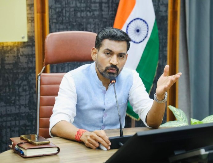 ड्रॉपआउट बालिकाओं को शिक्षा की मुख्यधारा से जोड़ने के लिए चलेगा विशेष अभियान, डीएम डॉ. आशीष चौहान ने दिए निर्देश