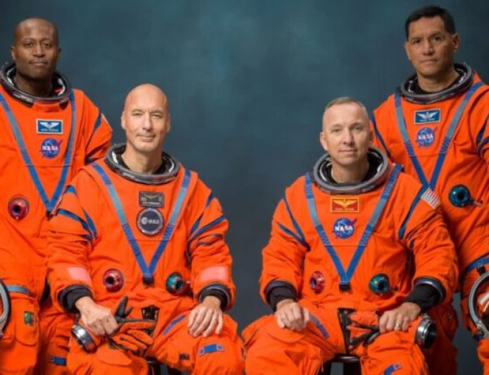 NASA ने Artemis-III मिशन के लिए अंतरिक्ष यात्रियों के नामों का किया ऐलान, चांद पर उतरने की टेक्नोलॉजी करेंगे टेस्ट