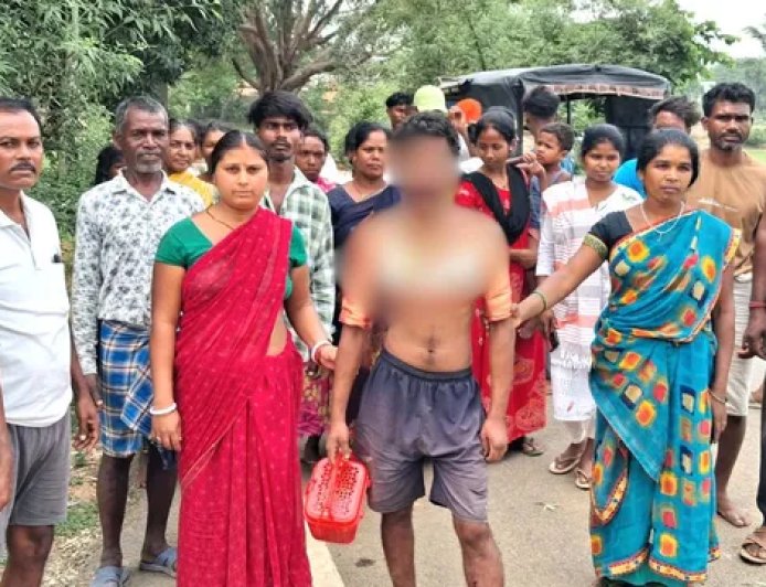 चोरी के जेवर के साथ पकड़ा गया आरोपी, ग्रामीणों का फूटा गुस्सा; महिला परिधान पहनाकर गांव में घुमाने के बाद पुलिस को सौंपा