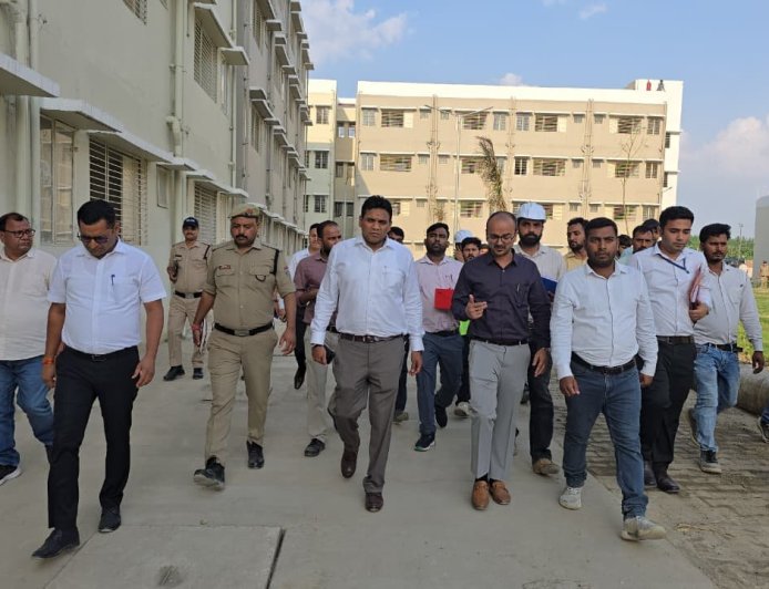 धामी सरकार की बड़ी सौगात, मात्र 03 लाख रुपये में मिलेगा आधुनिक फ्लैट, तैयार हुई उत्तराखंड की सबसे बड़ी EWS आवासीय परियोजनाओं में से एक