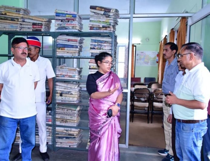 निर्माणाधीन चिल्ड्रेन पार्क और जिला पुस्तकालय का डीएम अपूर्वा पाण्डे ने किया निरीक्षण, कहा – गुणवत्ता से नहीं होगा समझौता, तय समय में पूरे हों कार्य