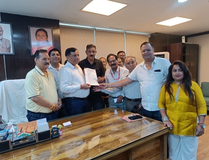 लघु मध्यम श्रेणी के अखबारों के हितार्थ विश्वजीत नेगी ने की सार्थक पहल : डीजी सूचना बंशीधर तिवारी को सौंपा ज्ञापन