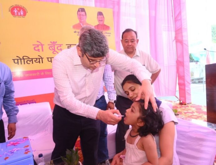 दो बूंद जिंदगी की- हर बच्चे की सुरक्षा का संकल्प, उत्तराखण्ड में पल्स पोलियो अभियान का आगाज़, मिशन निदेशक NHM डॉ. संदीप तिवारी ने किया राज्यव्यापी पल्स पोलियो अभियान का शुभारम्भ