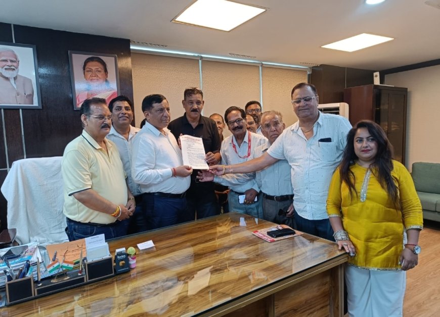 लघु मध्यम श्रेणी के अखबारों के हितार्थ विश्वजीत नेगी ने की सार्थक पहल : डीजी सूचना बंशीधर तिवारी को सौंपा ज्ञापन