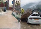 मूसलाधार बारिश का कहर : जलभराव, कार पर गिरा पत्थर, 17 सड़कें बंद, जनजीवन अस्त-व्यस्त