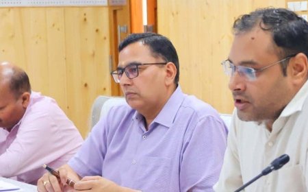 शिकायतों के निस्तारण में न हो कोई लापरवाही – डीएम गौरव कुमार