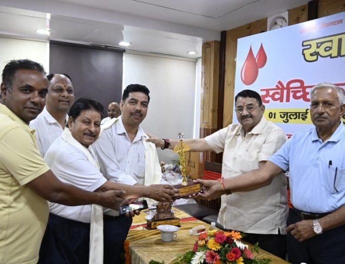 स्वास्थ्य संवाद एवं रक्तदान शिविर में पीआरएसआई देहरादून चैप्टर का सम्मान