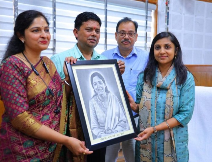 सादगी, अनुशासन और कार्यकुशलता की मिसाल डीडीओ मनविंदर कौर का हुआ रुद्रप्रयाग स्थानान्तरण, विकास भवन में अधिकारियों-कर्मचारियों ने दी भावभीनी विदाई