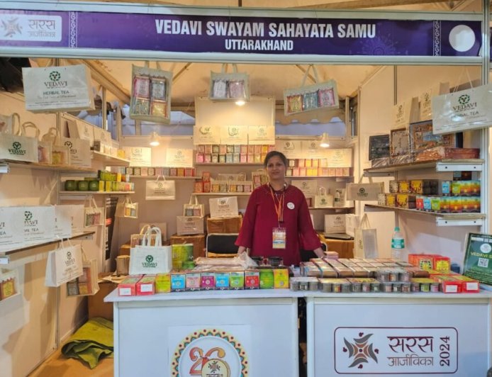 आत्मनिर्भरता की नई मिसाल बनीं थौलधार की प्रियंका बिष्ट, हर्बल टी के व्यवसाय से बनीं “लखपति दीदी”