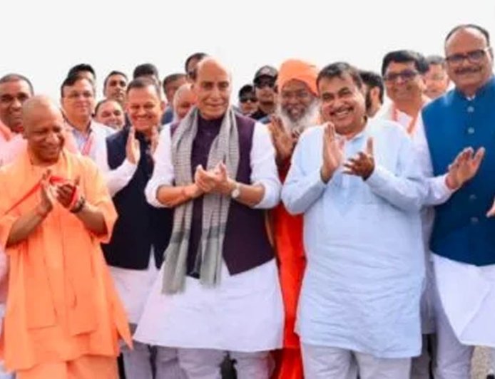 UP में सड़क नेटवर्क को मिलेगा नया आयाम: गडकरी बोले- विश्वस्तरीय कनेक्टिविटी हमारी प्राथमिकता, योगी ने रखी ट्रिलियन डॉलर अर्थव्यवस्था की नींव