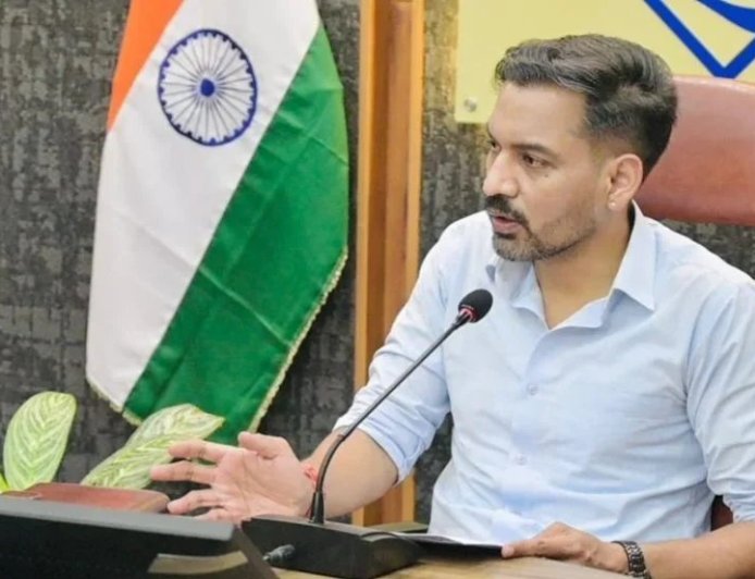 भारी से अत्यंत भारी बारिश के चेतावनी, देहरादून जिला प्रशासन हाई अलर्ट; डीएम के निर्देश- क्यूआरटी, आपदा प्रबंधन तंत्र और राहत एजेंसियां 24 घंटे रहे सक्रिय